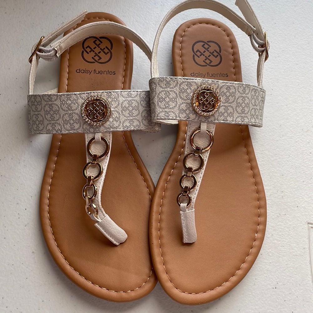 Daisy Fuentes Blingy Sandals, Size 7 W